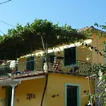 Stefania Houses